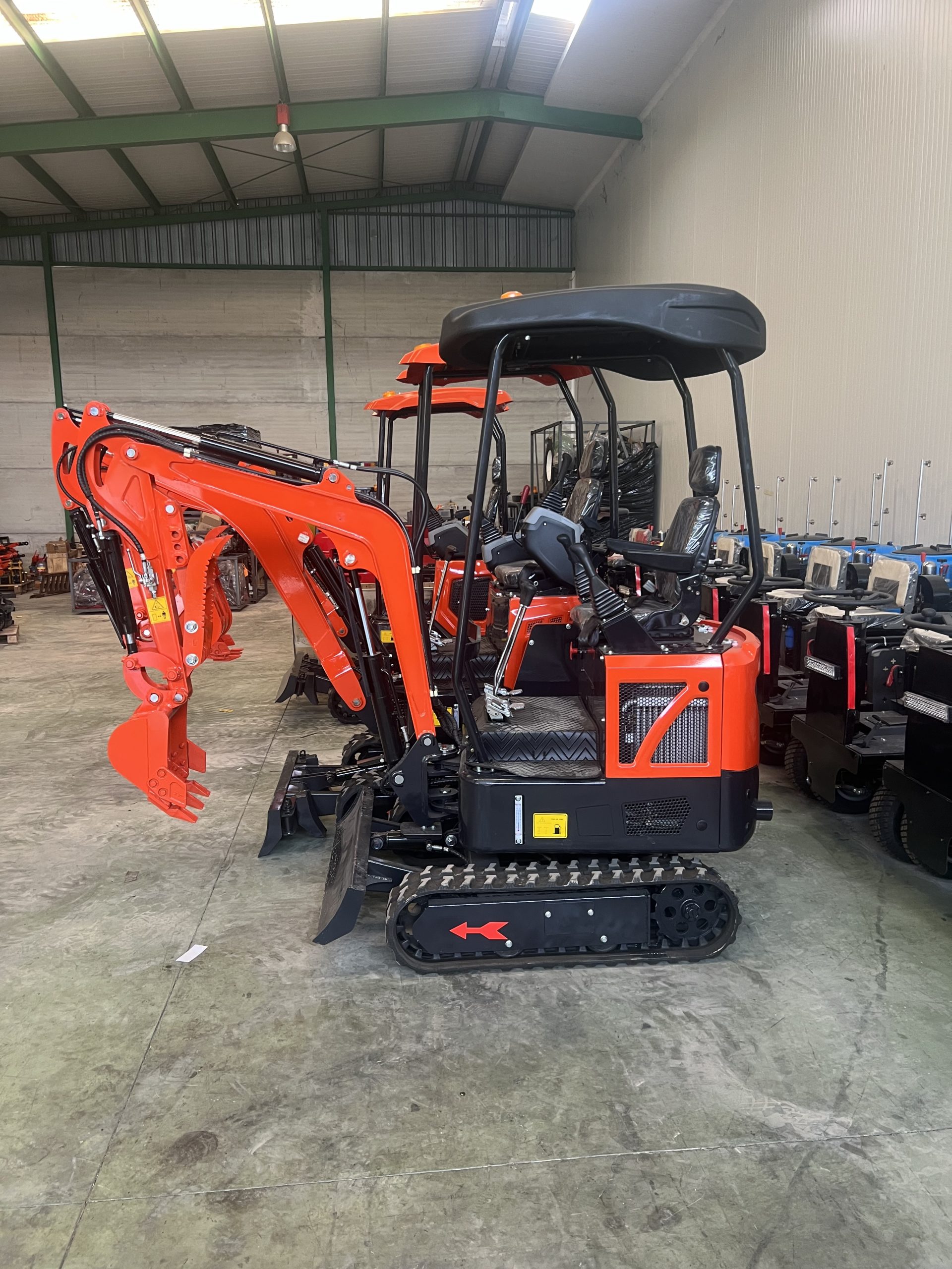 Mini Excavadora BAIMSE 1500 Kg motor Laidong de 3 Cilindros